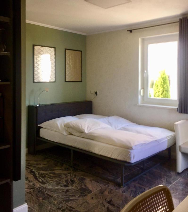 Neues Zimmerapartment Mit Bad Neckarwestheim Ngoại thất bức ảnh